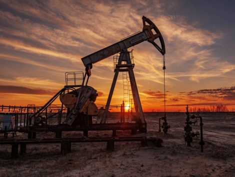 Резкое падение цен на нефть: Brent опустилась ниже $77 за баррель