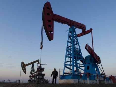 Перенасыщение нефтяного рынка вызывает снижение цен