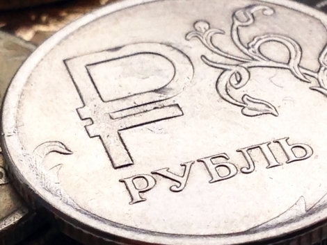Рубль растет