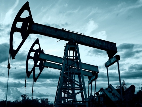 На нефть влияет  политика
