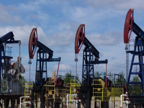 Доллар укрепляется и нефть в мире резко дешевеет