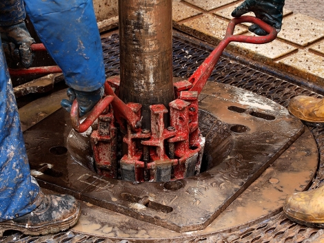 Самым крупным добытчиком нефти в мире признана Россия